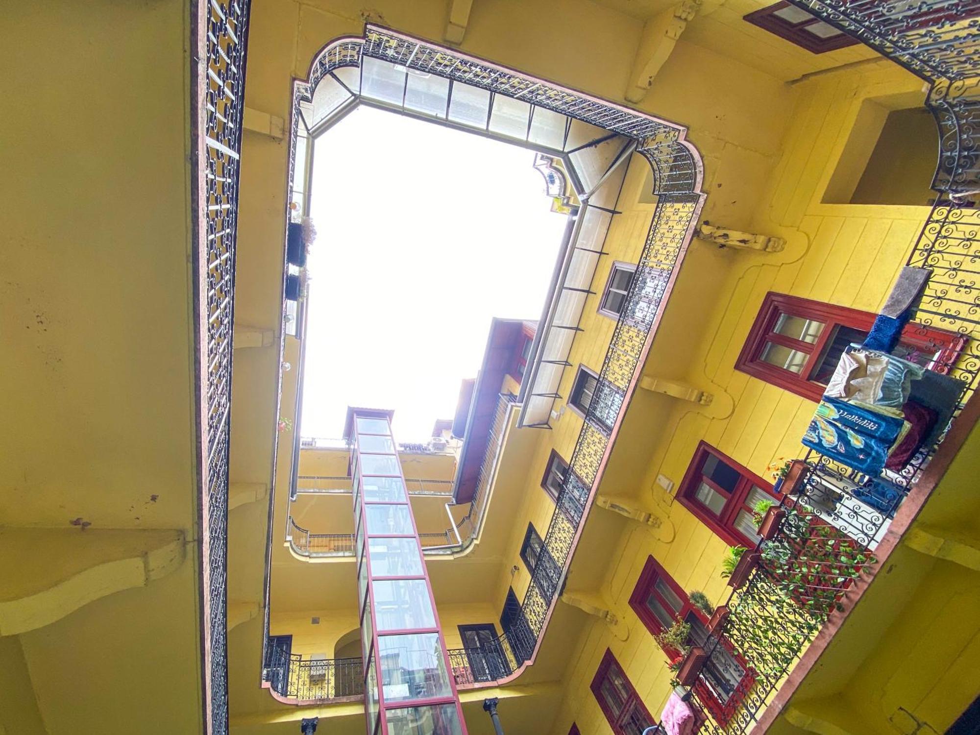 Spacious 2 Story Loft W Balcony Near Opera, Andrassy Boedapest Buitenkant foto