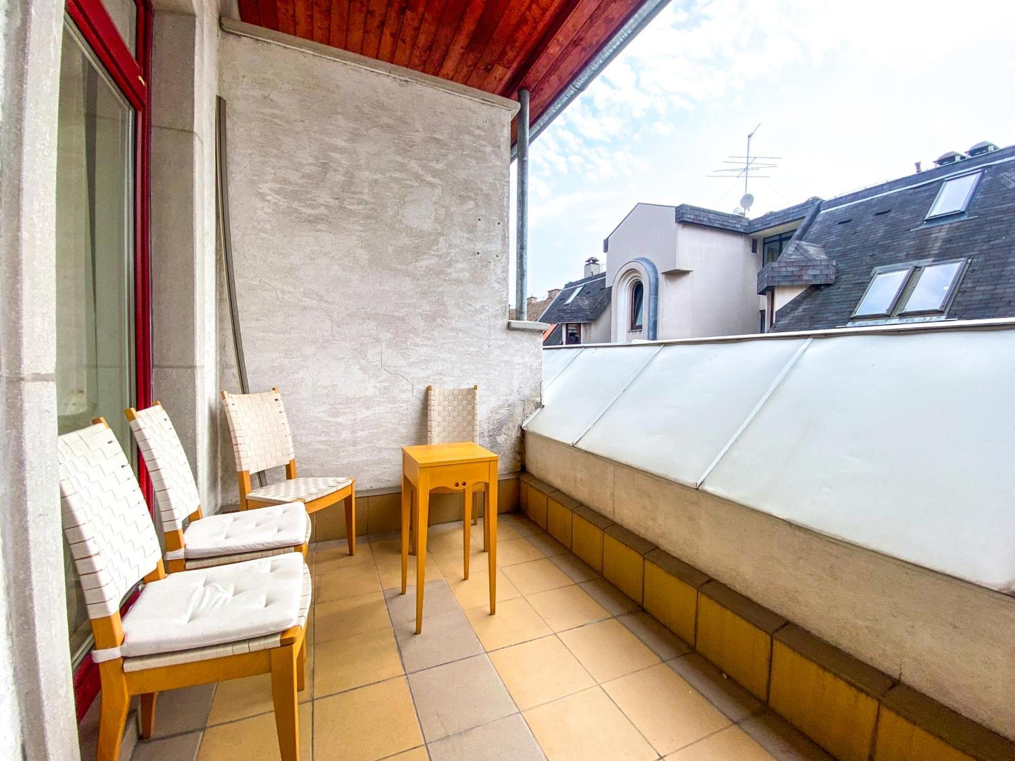 Spacious 2 Story Loft W Balcony Near Opera, Andrassy Boedapest Buitenkant foto