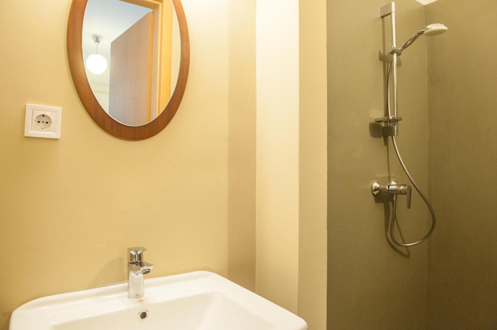 Spacious 2 Story Loft W Balcony Near Opera, Andrassy Boedapest Buitenkant foto